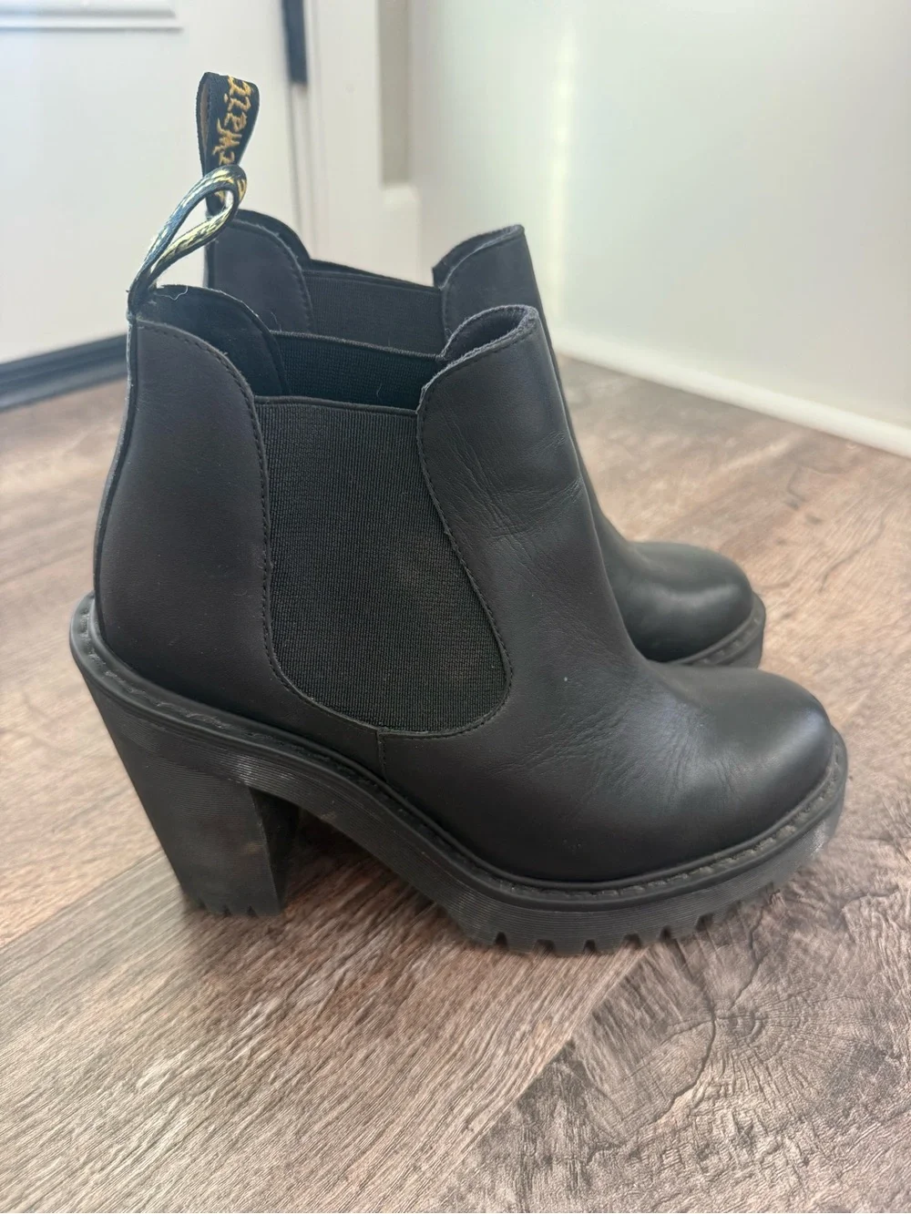 Dr. Martens Hurston Women’s Black Leather Chelsea Ankle Boots Round Toe US 7